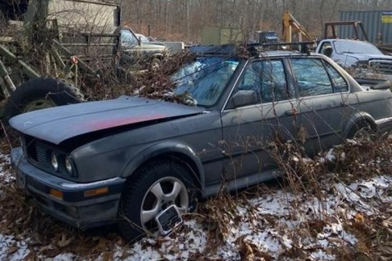BMW 325is in yard