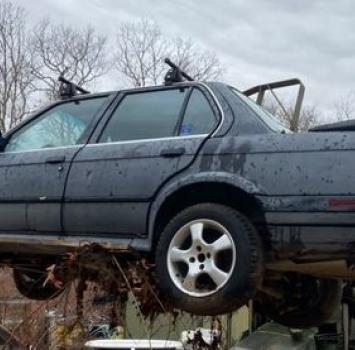 BMW 325ix on the move