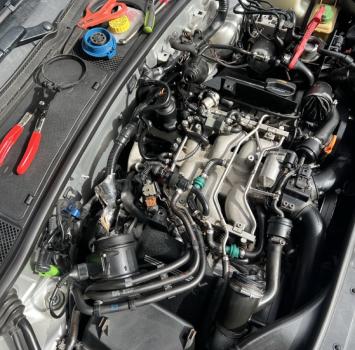 Engine during PCV breather service