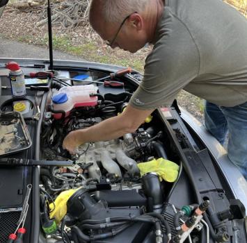 Chris DeLadi lends a hand